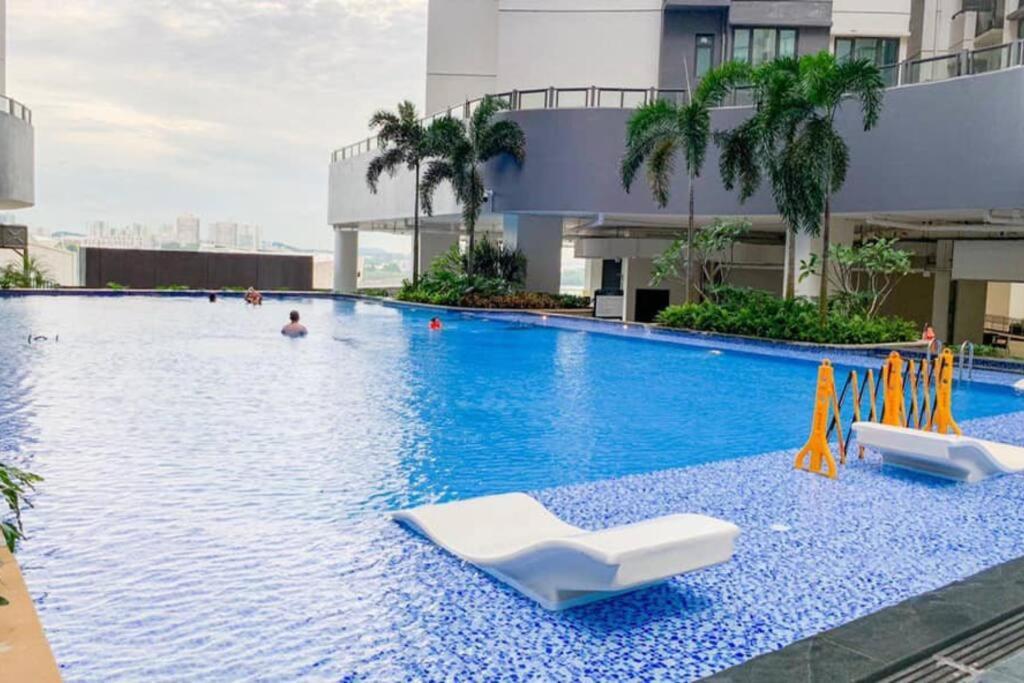 Apartment R&f Classic Design @35f 3br 11pax Johor Bahru