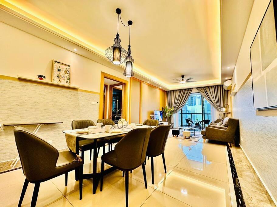 R&f Classic Design @35f 3br 11pax Apartment