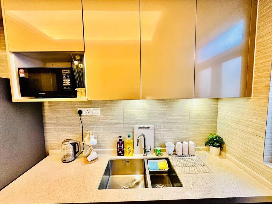 Apartment R&f Classic Design @35f 3br 11pax